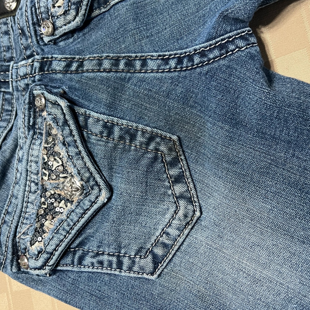 Miss Me Women's Cuffed Capri Jeans Size 25 X 21 Flap Pockets Bling Jewels Shorts - Picture 2 of 7
